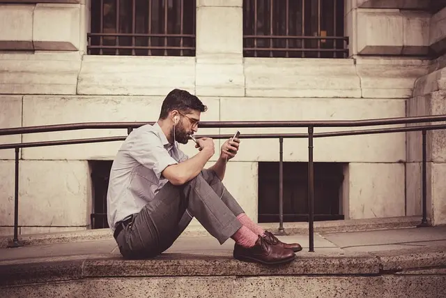 Best Smartphones for Seniors - Comprehensive Buying Guide