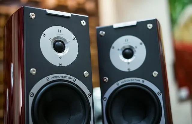 Best Noise-Canceling Headphones for Phone Calls